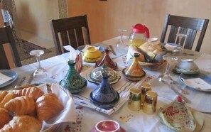Daily continental breakfast (EUR 8 per person)