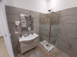 Apartment, 2 Bedrooms, Smoking, Balcony | Bathroom | Shampoo - Dormire a Napoli Centro Holiday House (Naples)