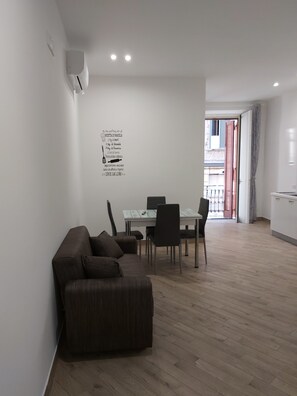 Apartment, 2 Bedrooms, Smoking, Balcony | Interior
