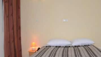 Basic Room | Individually furnished, laptop workspace, free WiFi, bed sheets