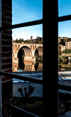 الإطلالة من المنشأة