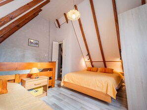 1 chambre, fer et planche Ă repasser, Wi-Fi gratuit, draps fournis