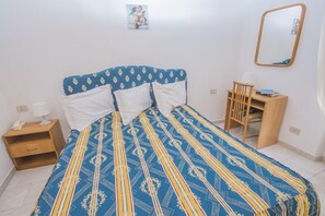 Double or Twin Room | In-room safe, desk, bed sheets - Hotel Ambrogini (Montecatini Terme)