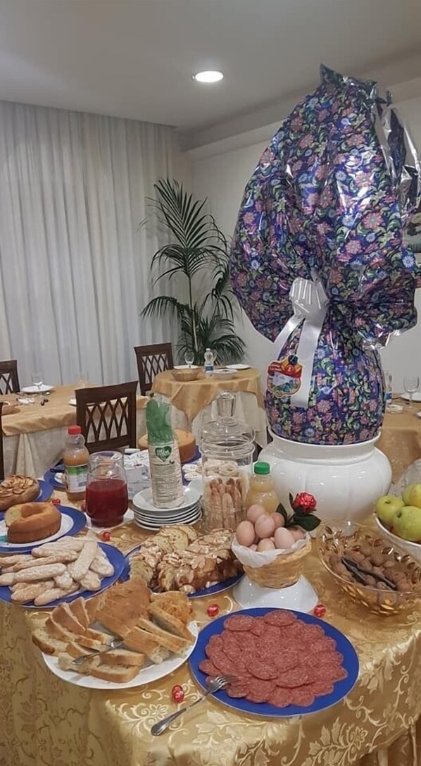 Free daily continental breakfast - Hotel Ambrogini (Montecatini Terme)
