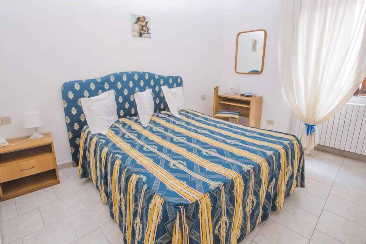 Double or Twin Room | In-room safe, desk, bed sheets