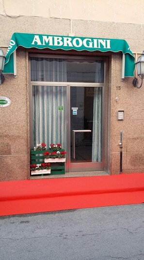 Property entrance - Hotel Ambrogini (Montecatini Terme)