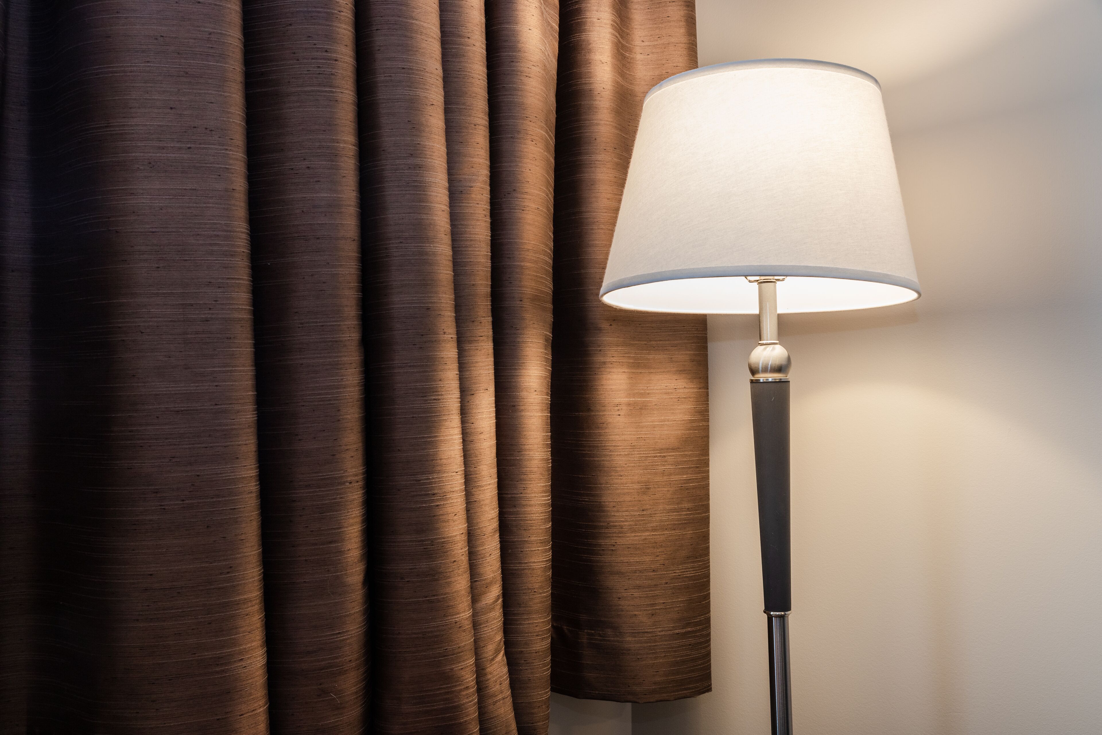 single room, 1 queen bed | pillow-top beds, laptop workspace, blackout curtains, soundproofing