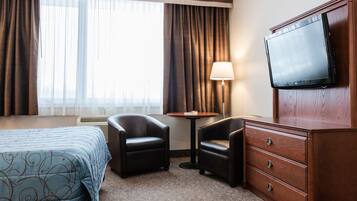 Camas com colchões pillow-top, espaço de trabalho para notebook