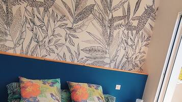 3 slaapkamers, een strijkplank/strijkijzer, gratis wifi, beddengoed