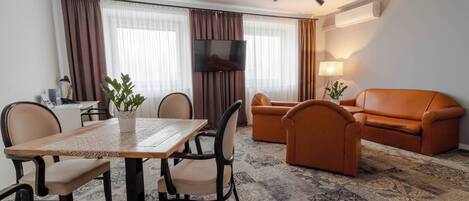 Deluxe Apartment | 1 bedroom, minibar, desk, laptop workspace