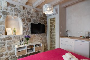 Premium bedding, memory foam beds, individually furnished - Apartments Pero (Dubrovnik)