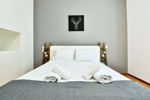 1 bedroom, in-room safe, iron/ironing board, WiFi - Iris boutique bnb aprt, 3 guests in Central Athens next to Concert Hall (Athina)