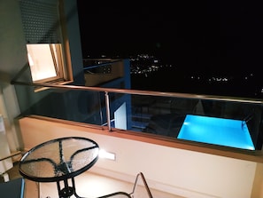 Vila, 4 quartos, piscina particular, vista para o mar | Sacada