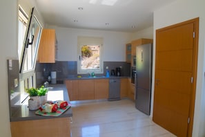 Villa - 4 sovrum - privat pool - havsutsikt | Eget kök | Stort kylskåp, mikrovågsugn, spishäll och grytor/köksredskap