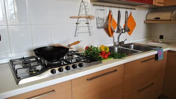 Ferienhaus, 2 Schlafzimmer, Balkon, Stadtblick | Eigene Küche