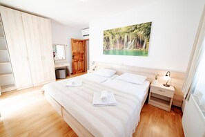 4 Schlafzimmer, Bügeleisen/Bügelbrett, WLAN