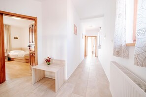 4 عدّة غرف نوم ومكواة/لوح كي وواي فاي