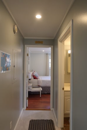 1 bedroom, desk, free WiFi, bed sheets
