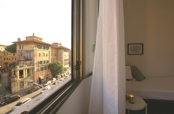 Apartment, 2 Schlafzimmer | Blick auf die Straße