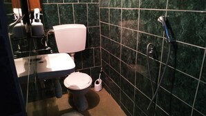 บ้านพัก, 2 ห้องนอน, วิวทะเล | ห้องน้ำ