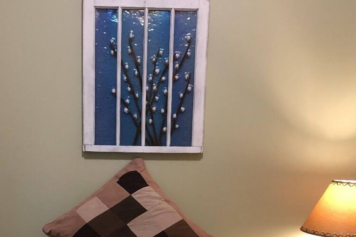 Quarto econômico | Camas com colchões pillow-top, cortinas blackout, quartos à prova de som