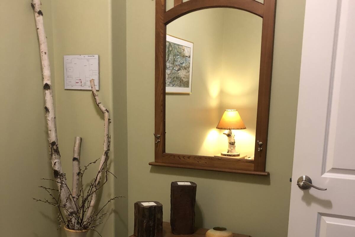 Quarto casal econômico | Camas com colchões pillow-top, cortinas blackout, quartos à prova de som