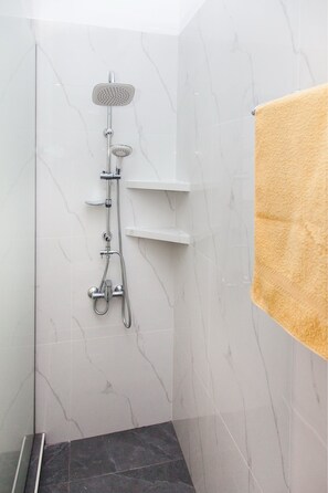 Bathroom shower - Stay in Fabulous Apartment in Athens (Athens)