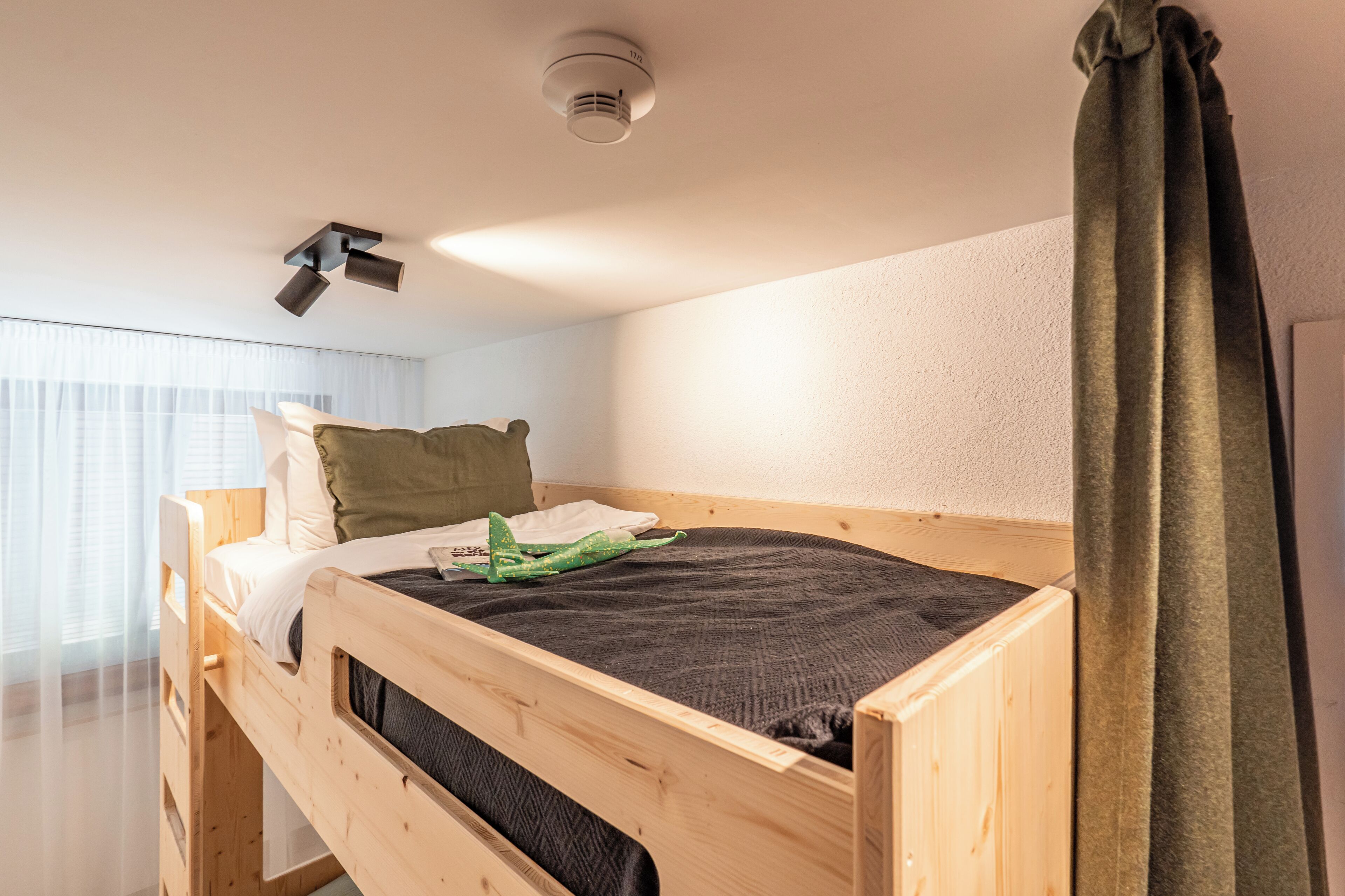 Departamento familiar | Ropa de cama hipoalergénica y cortinas blackout 