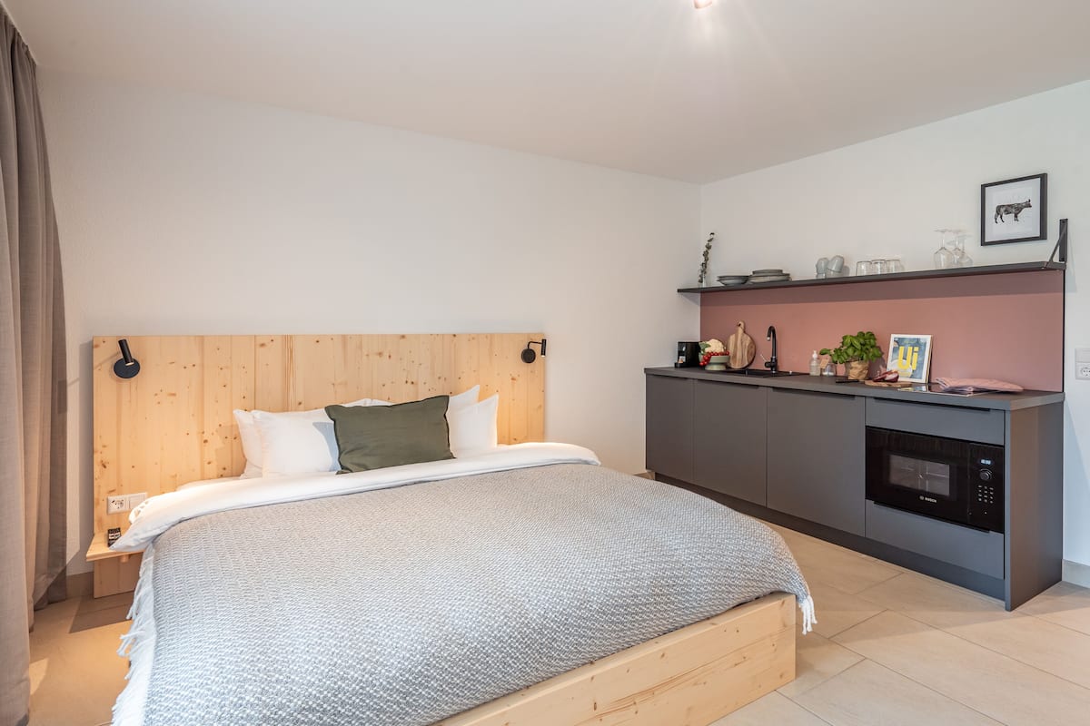 Deluxe studio | 1 slaapkamer, hypoallergeen beddengoed, een bureau