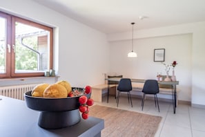 Appartement Familial | Restauration dans la chambre