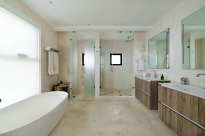 Villa, 4 Bedrooms | Bathroom | Separate tub and shower, rainfall showerhead, bidet, towels - Villa Angelina (Syracuse)
