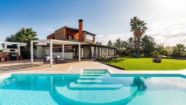 Outdoor pool - Villa Cielo (Paceco)
