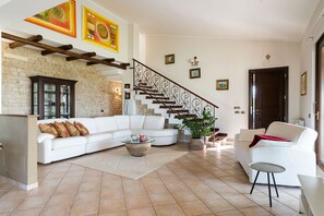 Villa, 5 Bedrooms | Living room | Flat-screen TV, fireplace - Villa Cielo (Paceco)