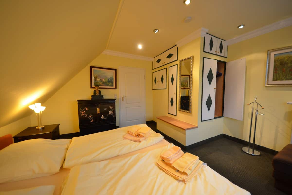 Exclusive-Haus (Kormoran) | 2 Schlafzimmer, Daunenbettdecken, individuell dekoriert