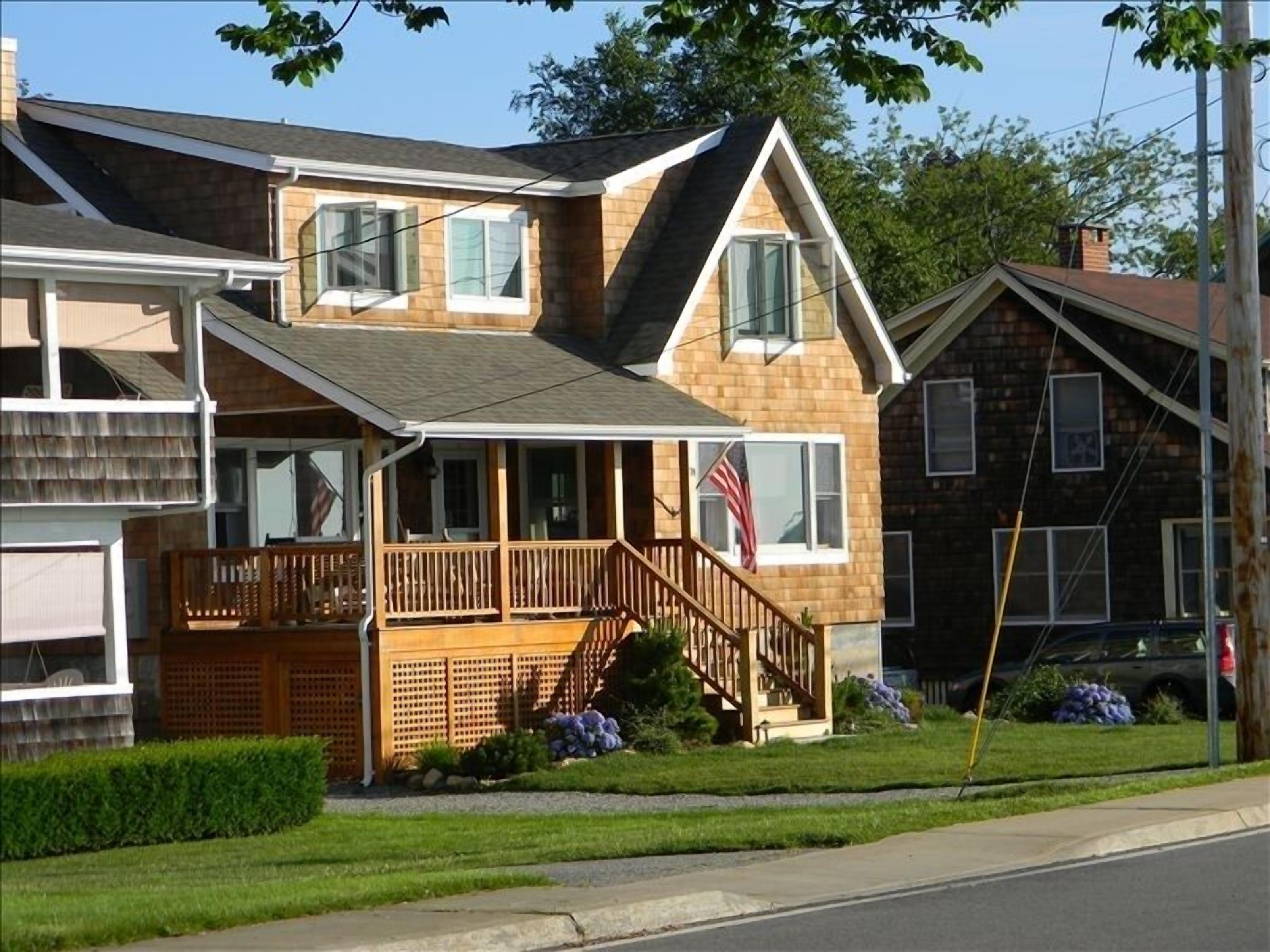 5-Bedroom/2-Bath Beach-Front Cottage - Groton Long Point, Connecticut