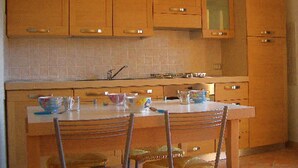 Apartamento, 2 habitaciones, fumadores | Cocina privada | Frigorífico y utensilios de cocina