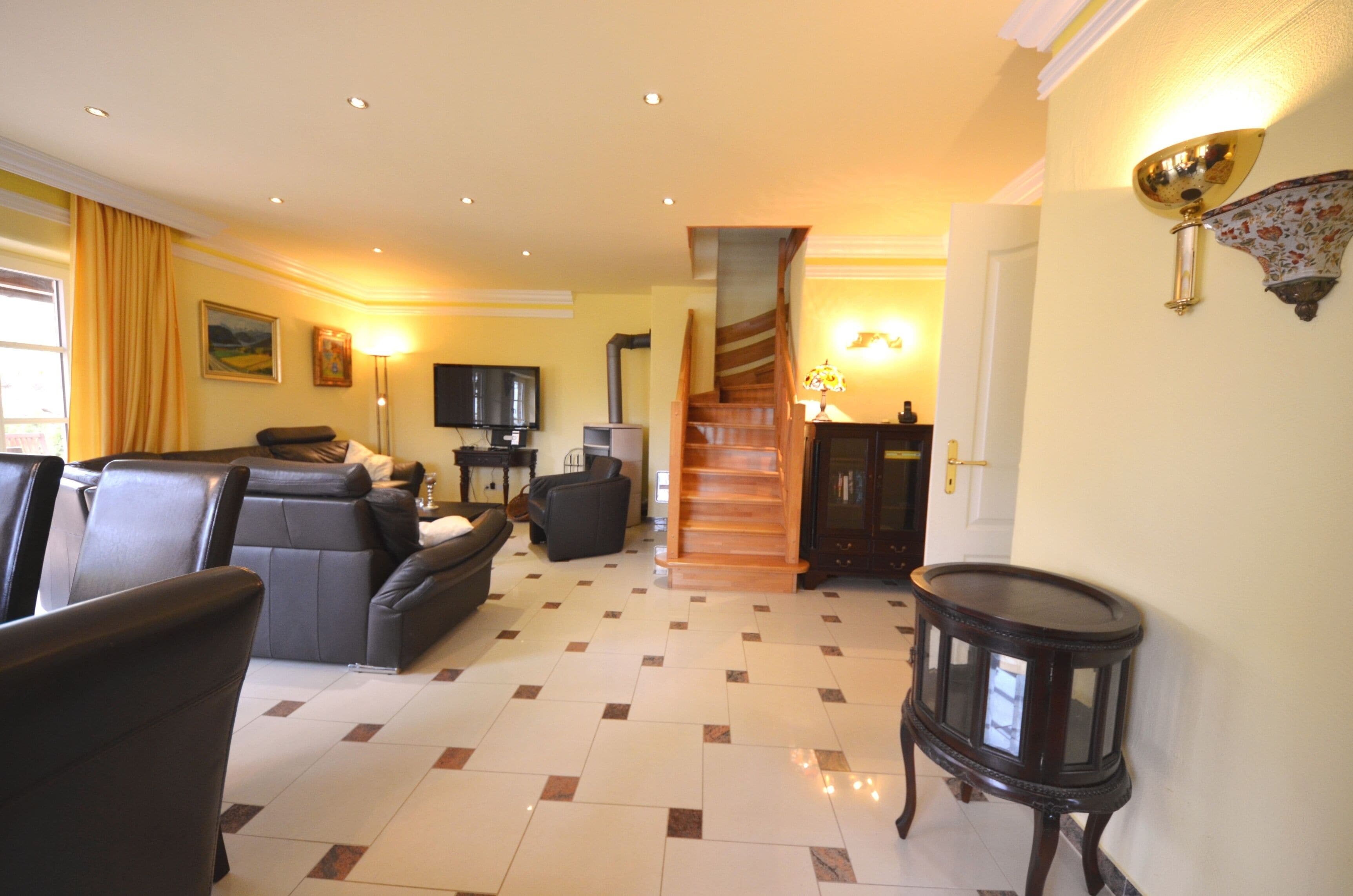 Deluxe House (Bel Monte) | Living area | 52-inch flat-screen TV with cable channels, plasma TV, fireplace