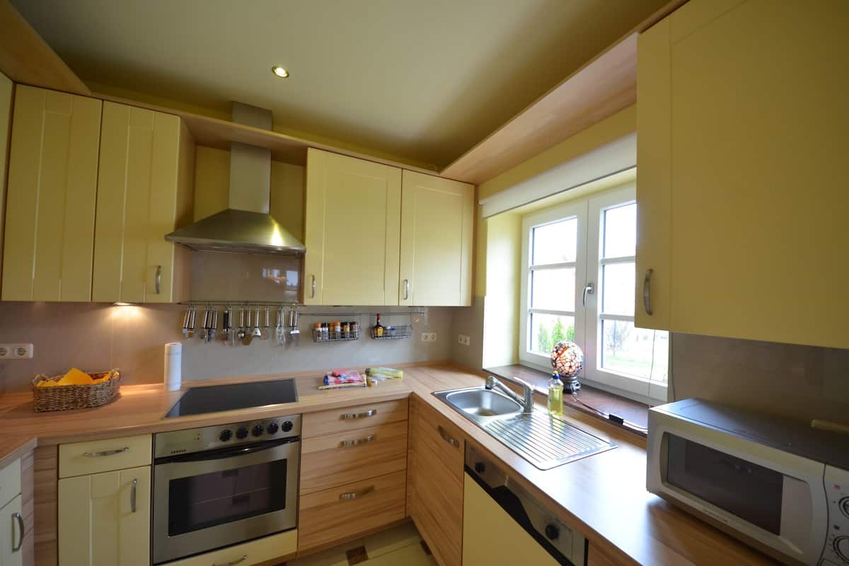 Nhà Deluxe (Bel Monte) | Bếp riêng | Tủ lạnh, lò vi sóng, lò nướng, bếp nấu