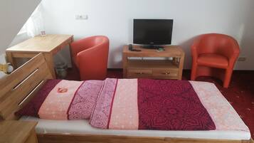 Standard Double or Twin Room, Non Smoking | Minibar, individually furnished, desk, laptop workspace