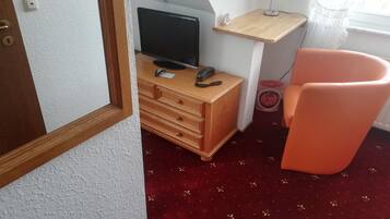 Standard-Einzelzimmer | Allergikerbettwaren, Minibar, individuell eingerichtet, Schreibtisch