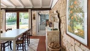 In-room dining - Villa del Mito (Syracuse)