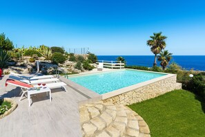 Seasonal outdoor pool, pool umbrellas, sun loungers - Villa del Mito (Syracuse)