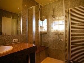 Shower, hair dryer, bidet, heated floors - Reet Hausteile Sonnenkliff und Kamp (Mönchgut-Granitz)