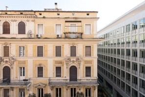 Exterior - Circle In The Square (Rome)