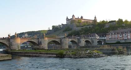 Trendige Altbau Wohnung am Ringpark
