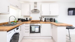 Apartment, 1 Bedroom (21A) | Private kitchen - Granville House (York)