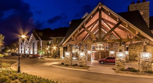 Amazing Paradise Point Resort Hollisterissa!