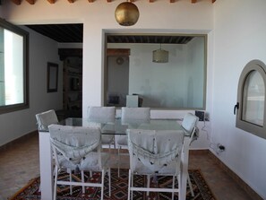 Sudah termasuk sarapan ala kontinental setiap hari