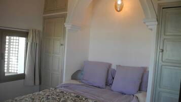 Casa tradicional, 2 habitaciones, terraza | 2 dormitorios, cortinas opacas, tabla de planchar con plancha