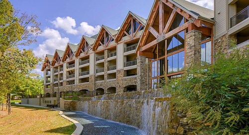 Amazing Paradise Point Resort in Hollister!